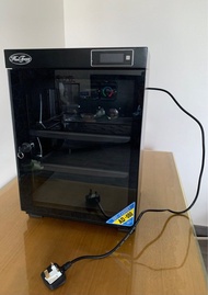 Hui Tong Dry Cabinet model AD-050惠通 LCD數顯系列電子防潮箱(相機防潮、電子設備、郵票/紙幣防潮適用)