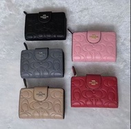 Coach 黑色短款錢包