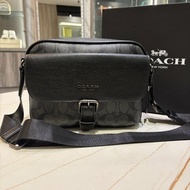 *SHIHNA名牌精品* COACH 男款緹花LOGO防刮拉鍊斜背包