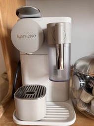 Nespresso 咖啡機連咖啡膠囊