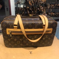 湘琴精品名牌 LV 全新絕版收藏美品 肩背豆腐包 35800