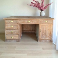 โต๊ะทำงานไม้สัก กว้าง 160 x ลึก 75 x สูง 80 cm. โต๊ะผู้บริหาร โต๊ะไม้สัก สีเสี้ยนขาว (ประกอบแล้ว) ร้