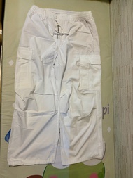 GU 白色工裝闊褲