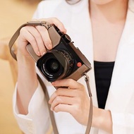 手掌紋皮革相機底座 for Leica Q3