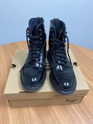 Dr. Martens 1460 Pascal Studded Boots Black Mirrored Look Dr Martens 黑色亮光漆皮鉚釘 8孔 boot Size EU 38 / U