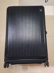 Hallmark - HM877T 28吋黑色行李箱（請見圖有瑕疵）