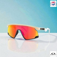 Oakley Sunglasses OO9280 BXTR MATTE DESERT TAN Frame/PRIZM RUBY Lens 39 Unisex Adult