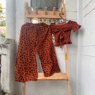 2hand set, waist 56 to 70cm, length 77cm, code 305