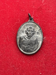 หลวงพ่อเอีย วัดบ้านด่าน รุ่นสันติบาล ปี 2517 เนื้อเงิน สภาพสวย  มีบริการเก็บเงินปลายทาง