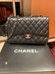 Jumbo Chanel classic flap bag