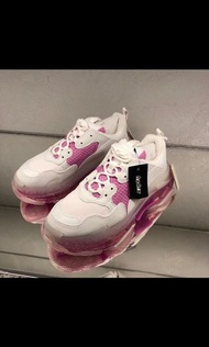 balenciaga 粉紅老爹鞋💰$5290
35/37/38
