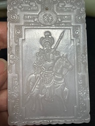 出和田玉子岡牌，白玉料，雕工精細，正面駿馬武將，背面詩句云紋，邊框有傳統玉器紋飾