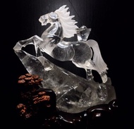 收藏級天然水晶馬到成功擺件 立體精雕 造型飽滿 包裹兩處水膽
