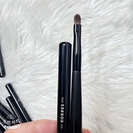KORRES Lipstick Brush Helps You Adjust Lip Lines