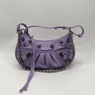 Balenciaga/巴黎世家Le Cagole mini紫色油蜡皮 鳄鱼压纹牛皮腋下机车包mini 超辣怎么搭配都好看～20*13cm