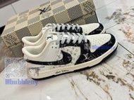 Nike Dunk SB Low联名款，黑白牛仔