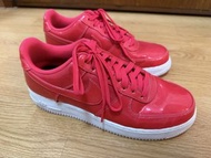 Nike Air Force 1 粉紅色漆皮運動鞋