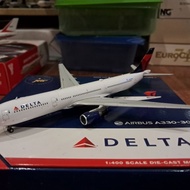 1/400 scale Delta Airlines Airbus A330-300 aircraft model (Gemini Jets)