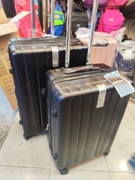 全新行李箱，24吋，可以加大，國際密碼鎖，雙層防爆防盜拉鍊，飛機輪，板橋江子翠捷運站五號出口自取，24吋1080元，不議價