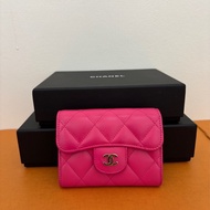 【CHANEL 經典掀蓋零錢包｜桃紅羊皮】 目前時段寄出過年前可收到