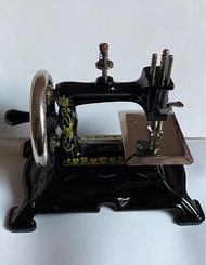 全新懷舊手動衣車Vintage sewing machine
