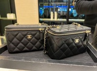 禮物推薦全新24C 香奈兒Chanel 黑金 黑色魚子醬牛皮金扣金CC logo長盒子 斜咩袋 側咩袋 化妝鏡Bag可放電話 非廢包 