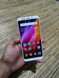 Handphone Hp Xiaomi Redmi 5 Plus Ram 3gb Internal 32gb Second