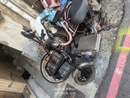 電動自行車不用牌照。拔充二手鋰電池48V10A充電器14吋高速胎後輪剛換.升級機車座跟一鍵開機免鎖匙暗鎖。48V夠快。有力。。加購2000買鋰電送充電器可跑30公里左右。可寄火車