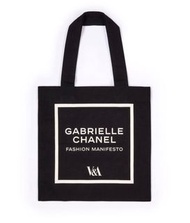 (英國代購) V&amp;A Gabrielle Chanel. Fashion Manifesto black tote bag