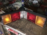 1 BUAH LAMPU STOP REM BELAKANG COLTDIESEL CANTER TURBO(SOKET) - SUKU CADANG MOBIL