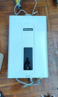 （不議價)二手企理正常頂排氣式煤氣熱水爐Rasonic 樂信 12公升智能恆溫氣體熱水爐，型號/ RWH-N12F~

尺寸:360 x 145 x 565mm
，用咗大約兩年左右詳細情況自己睇相，葵