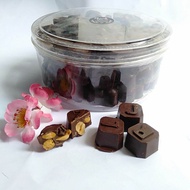 coklat kacang isi 500 gr( bisa di ganti dengan coklat karakter )sesuai permintaan pelanggan😊😊