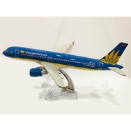 A320 aircraft model 18cm long