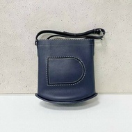 Delvaux pin daily