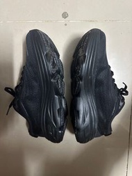 HOKA Bondi 8 全黑運動鞋
