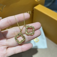 18k Gold Crushed Ice Ice Four-Leaf Clover Frame Pendant au750 Hollow Clover Necklace Light Luxury Fe