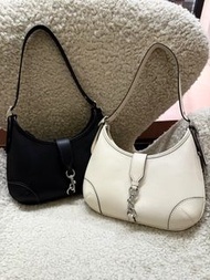 💙COACH 蔻馳 Hamptons 丹寧牛仔超纖半月包 Coach Originals