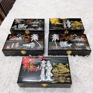 High-quality lacquered jewelry box with sunken screws, size 24x14x6 cm, holds jewelry, makes a meani