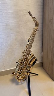 Yamaha YAS-280 with case and brand new neck strap. 