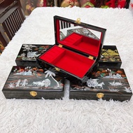 Lacquered jewelry box with sunken screws, size 14x24x6 cm, holds jewelry, decorations, and makes a m