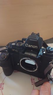 Canon New F-1 菲林相機連配件