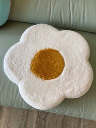 egg cushion 雞蛋造型坐墊