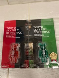 Bearbrick 吊卡100% Tokyo Sky Tree 2014 Christmas Ver、Red and Green pair 全新全新 卡靚卡靚 不散不議