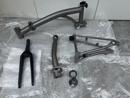 🤝🤝多謝師兄支持 ! 又順利交收一個 2025 國布 小布款 最新超輕鋁合金版 ACEOFFIX C5 消光黑色碳纖維前叉 折叠車 車架組