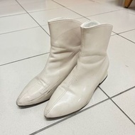 米白色短靴