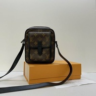 LV Christopher隨身包