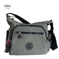 Kipling Gabbie กระเป๋าสะพายข้างกระเป๋าถือ (สร้อยคอจี้รูปลิงฟรี)