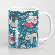 Hygge sloth // pirus dan cangkir kopi merah Hygge sloth // turquoise and red Coffee Mug