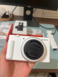 Sony ZV-1F with wireless grip(warranty 保養to Oct24)
