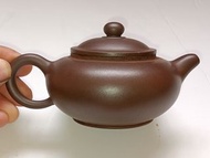 【顧景舟】名家茶壺,名壺,紫砂茶壺,紫砂壺顧景舟,中國工藝，美術大師，紫砂古壺，砂質好，形造古韻，手工好，大師風韻，帶款(有磕)老東西